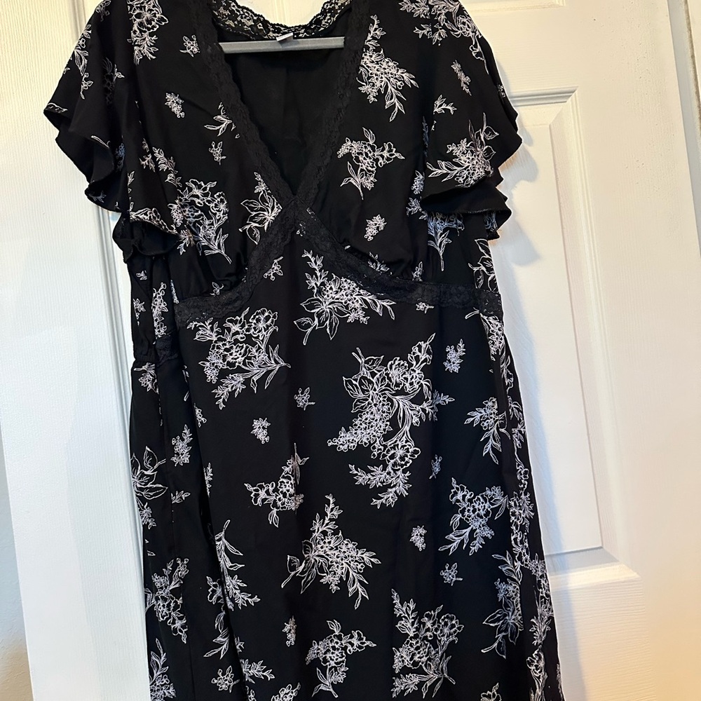 Old Navy - Black & White Floral Dress with Lace Detail
